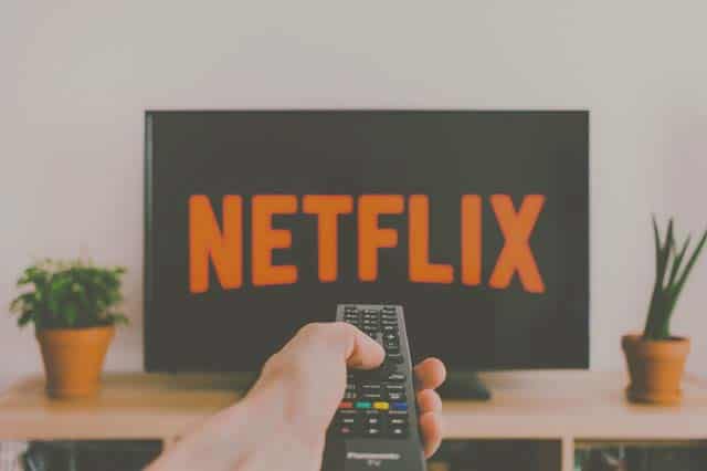 Fernseher mit Netflix Logo